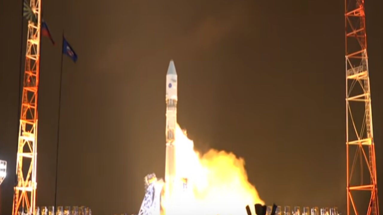 vojni satelit