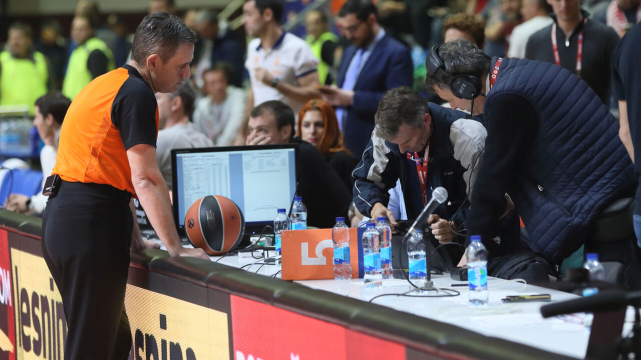Pokvaren semafor na meču Crvena zvezda - Valensija