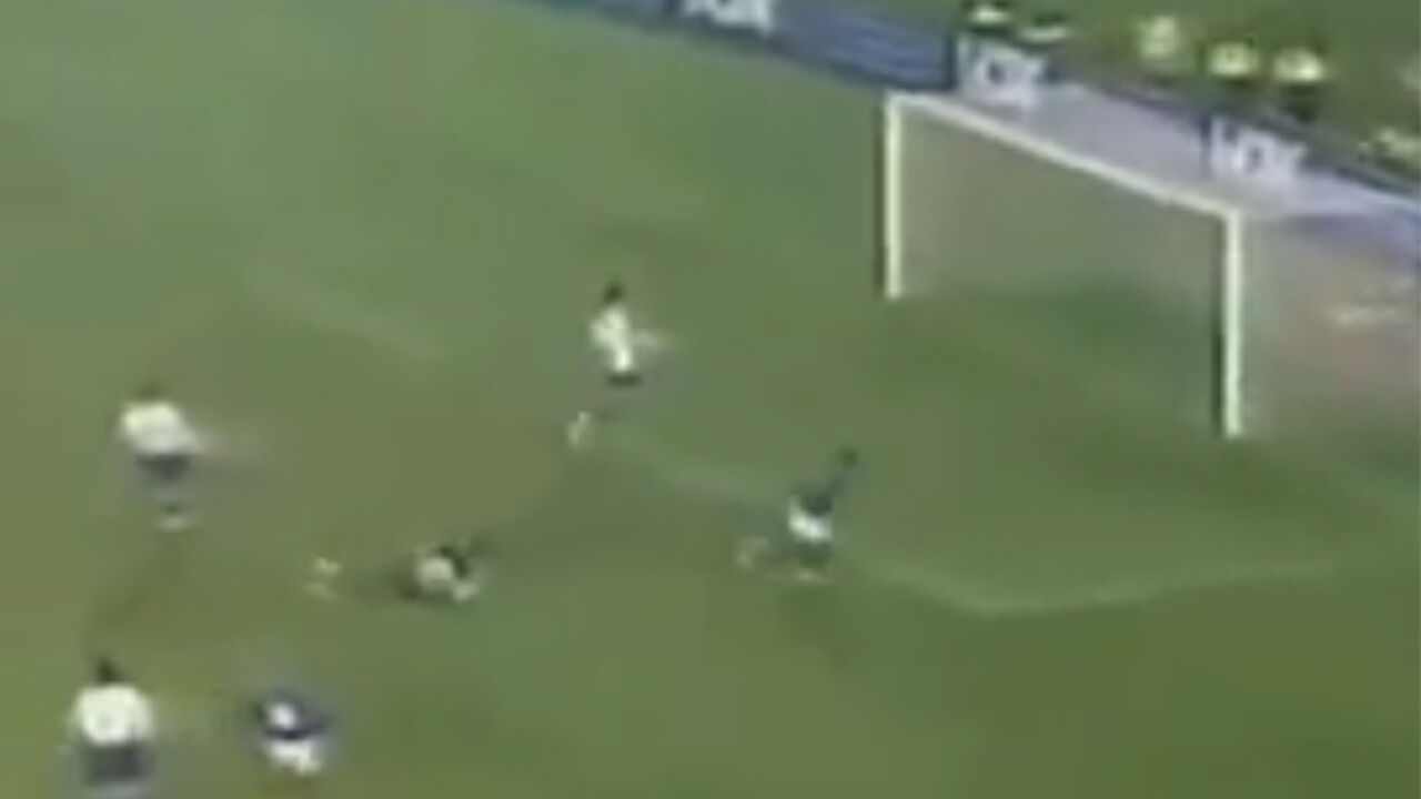 Gol Mirka Vučinića u dresu Srbije i Crne Gore
