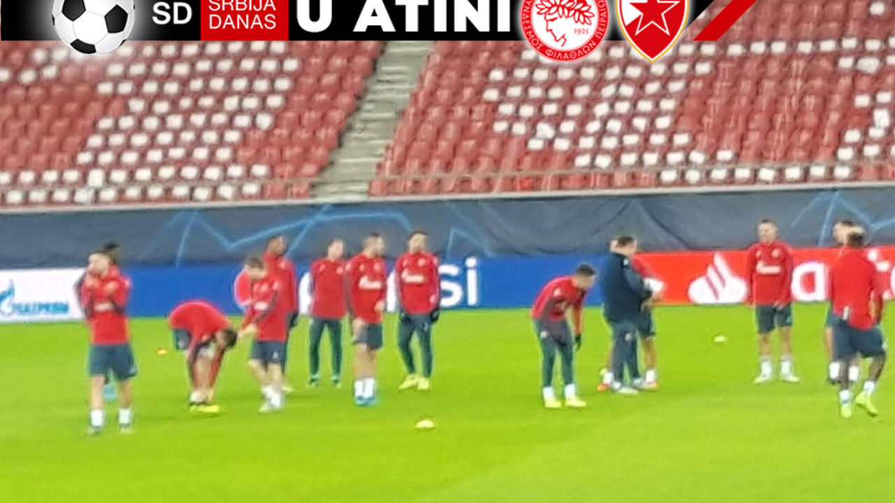 Fudbaleri Crvene zvezde na stadionu Karaiskakis