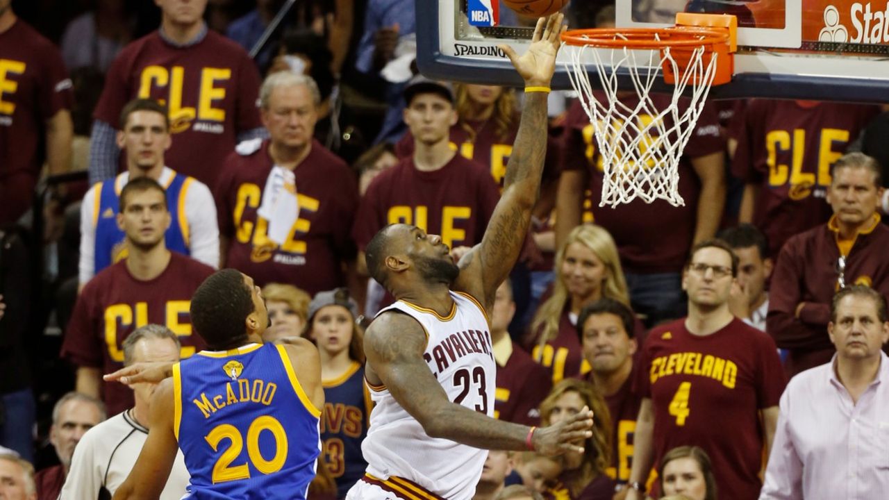Džejm Mekadu i Lebron Džejms