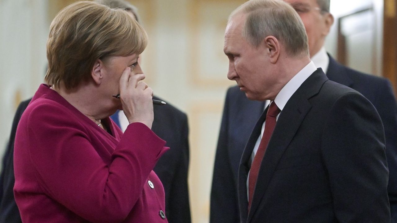 Vladimir Putin i Angela Merkel