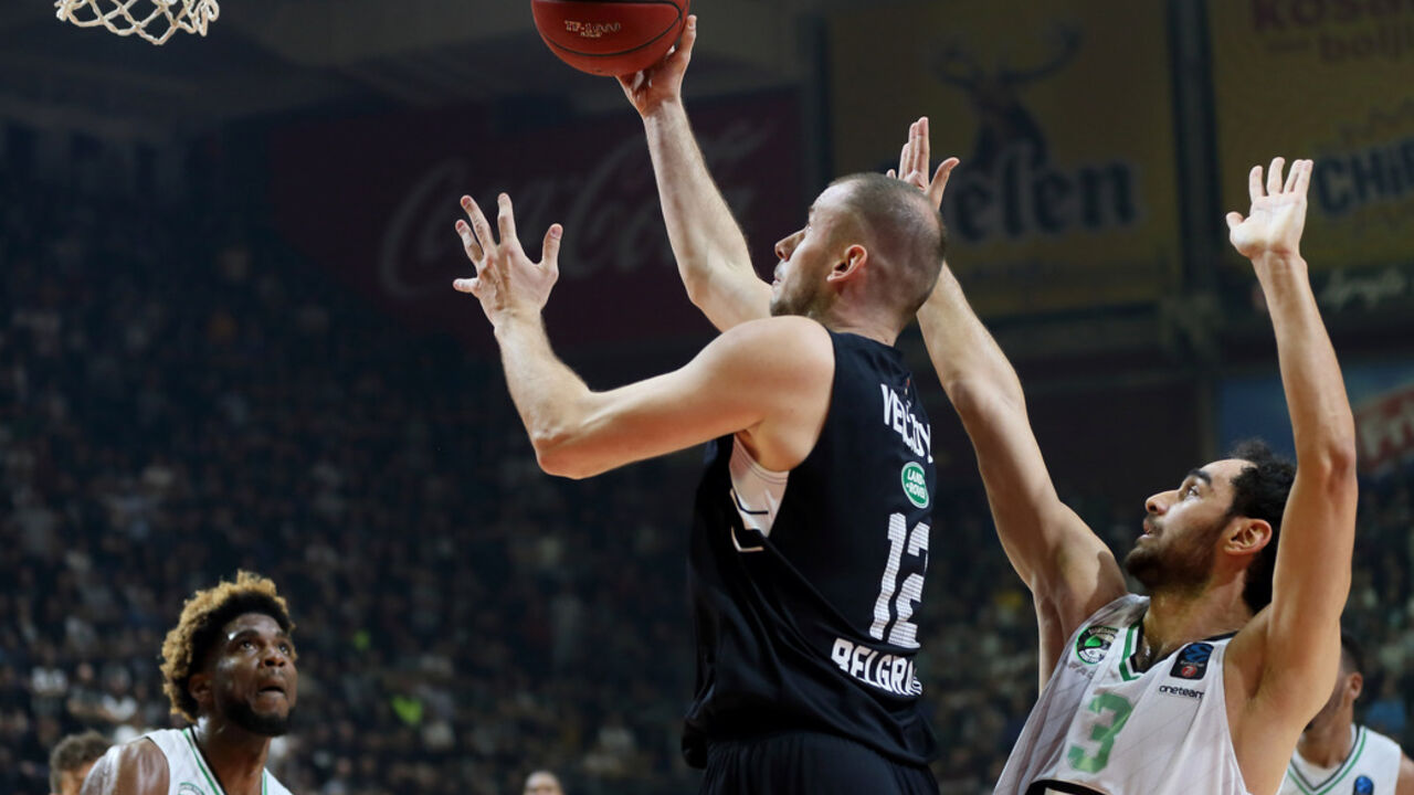 Novica Veličković na meču sa Darušafakom