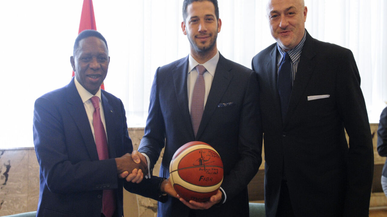 Vanja Udovičić i Predrag Danilović sa predsednikom FIBA