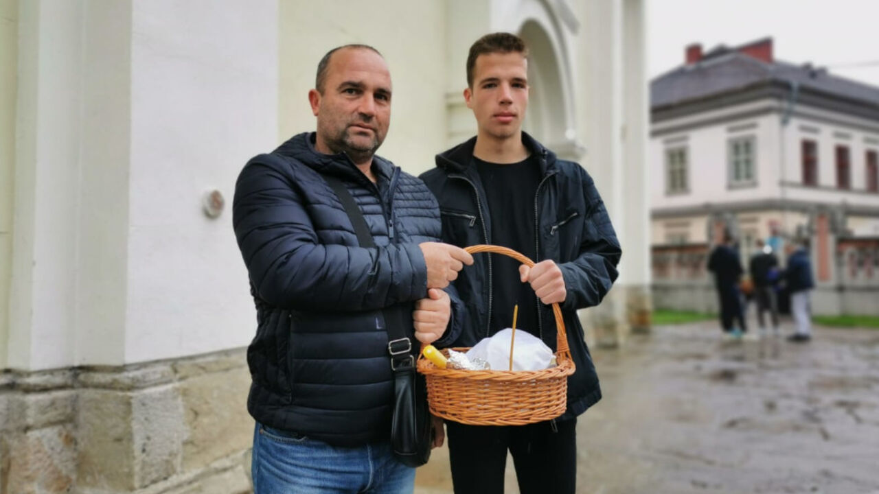 Boban sa sinom Vasom jutros ranom zorom stigao u crkvu.