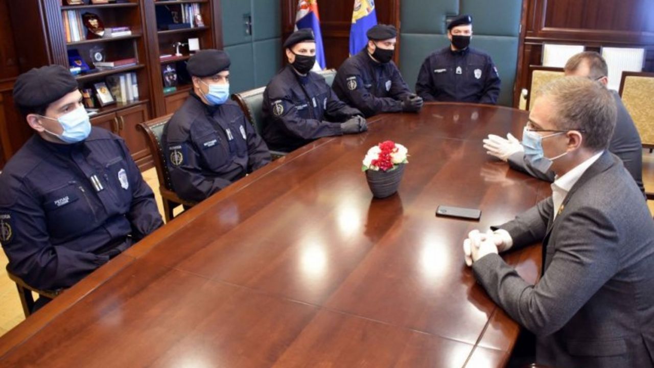 Nebojša Stefanović sa policajcima