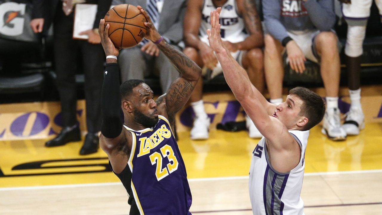 Lebron Džejms
