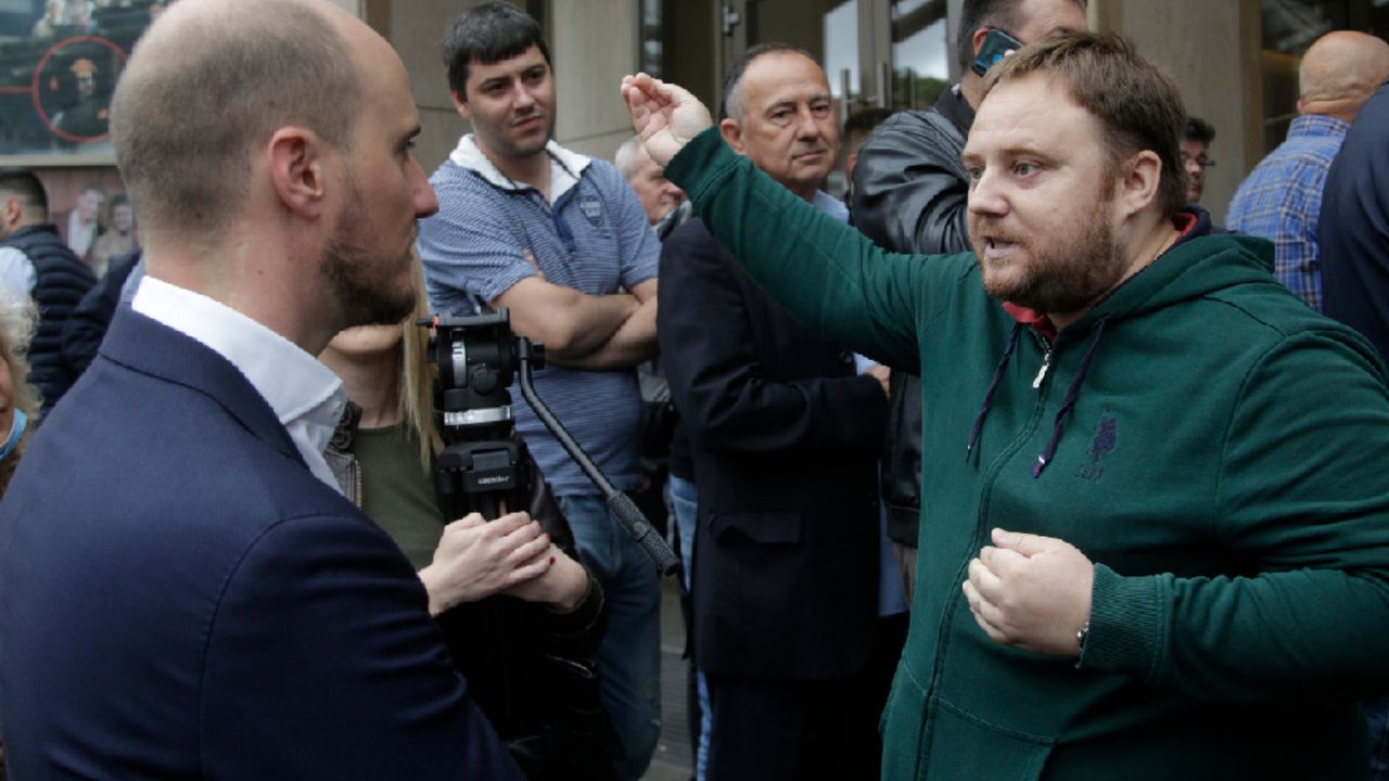 Haos pred početak sednice glavnog odbora  DS