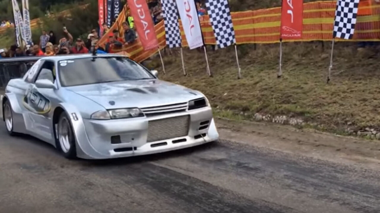Nissan Skyline R32 GT-R