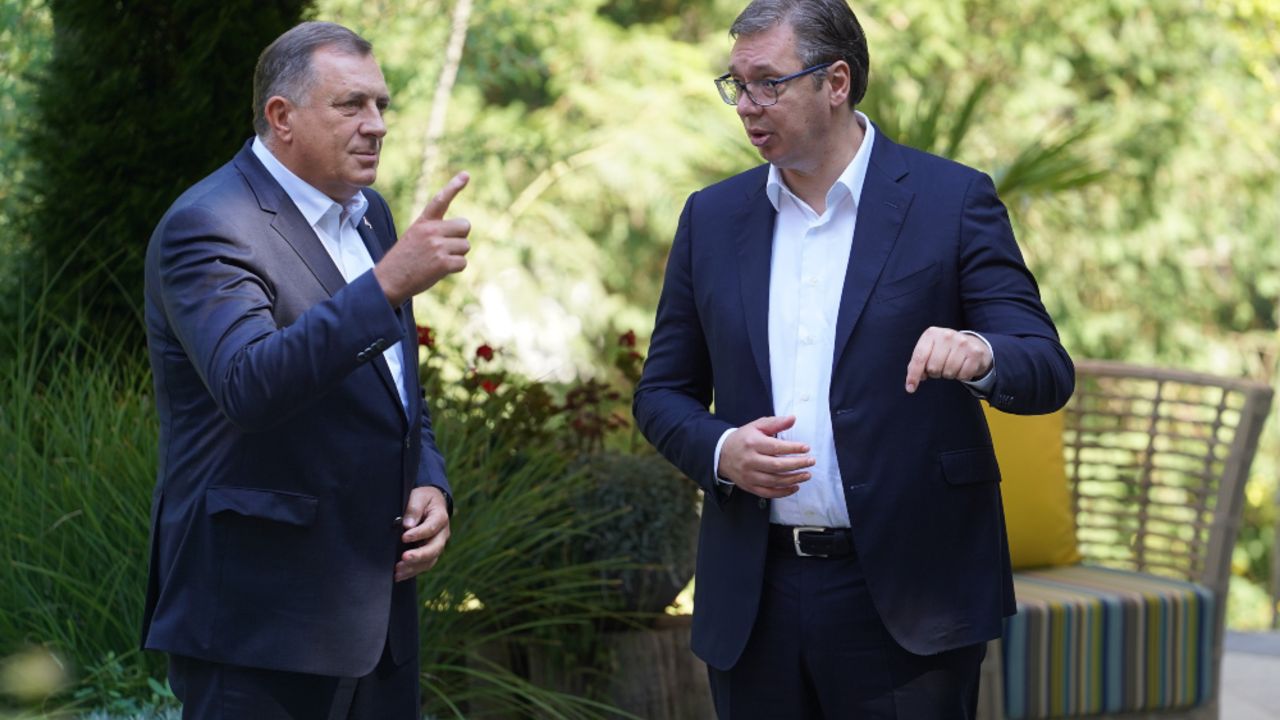 Aleksandar Vučić, Milorad Dodik