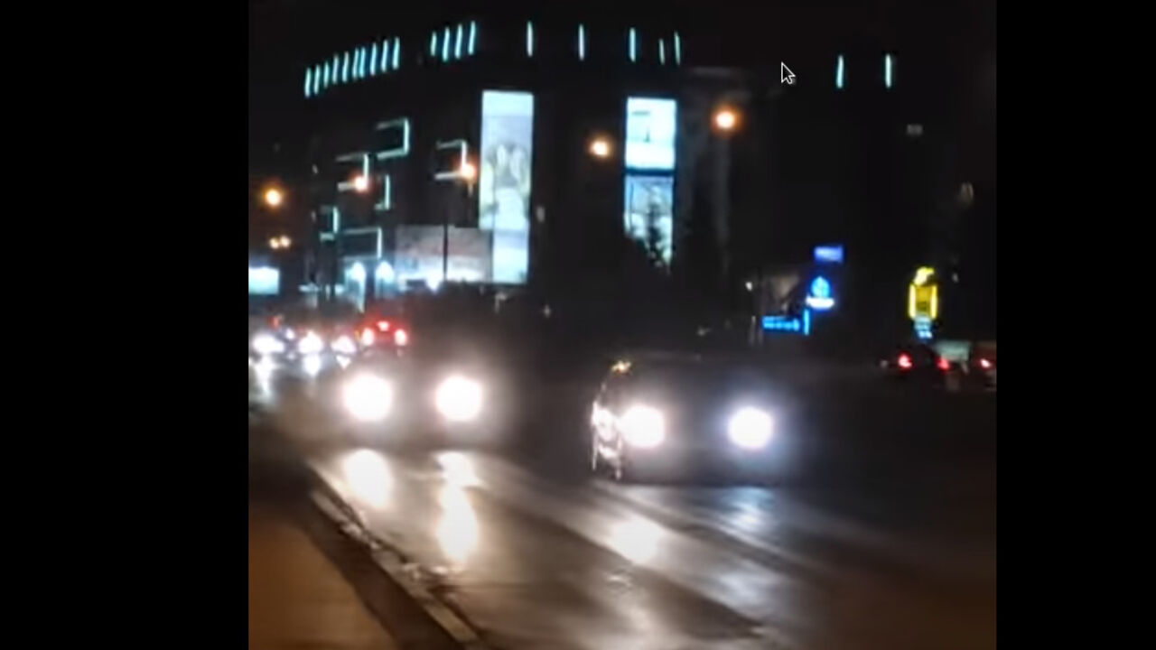 Automobil