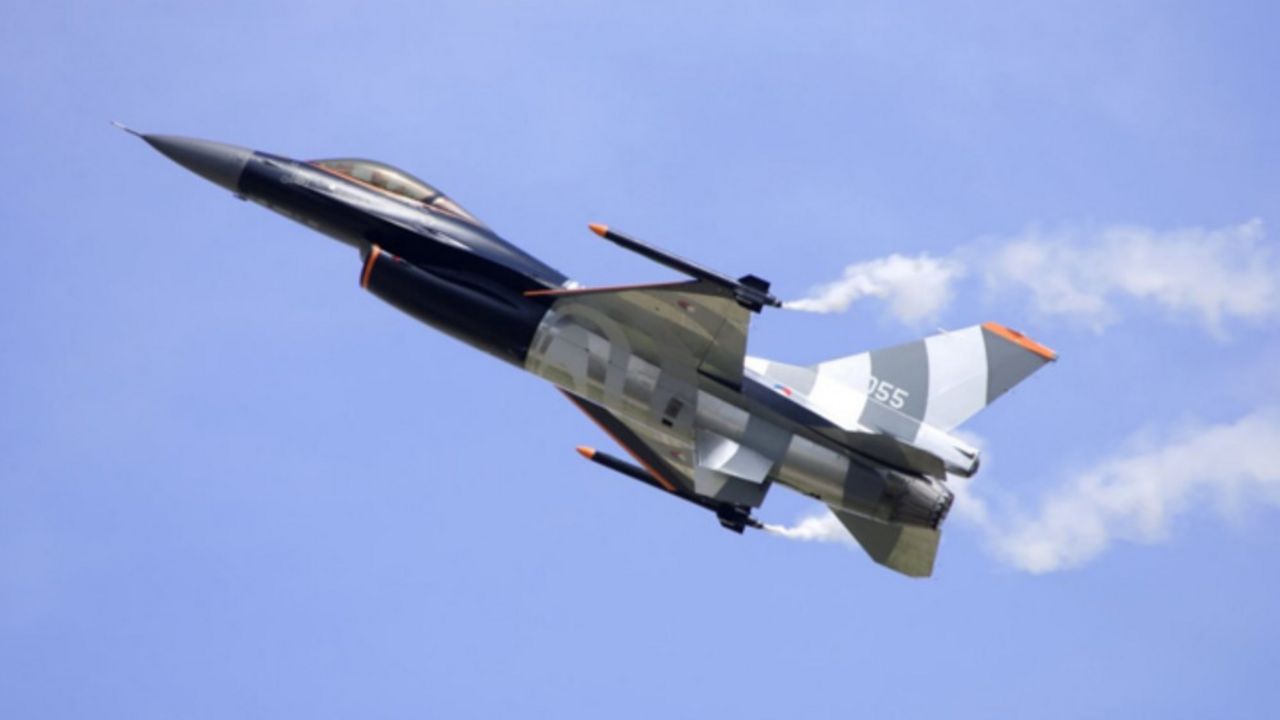 avion J-16