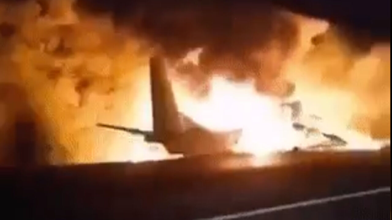 avion u plamenu