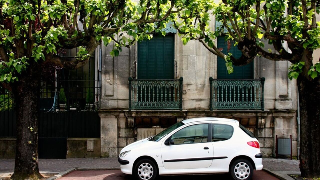 beli automobil