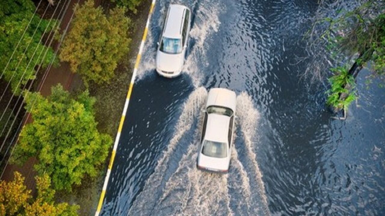 automobili po kiši
