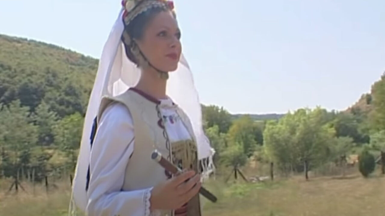 žena