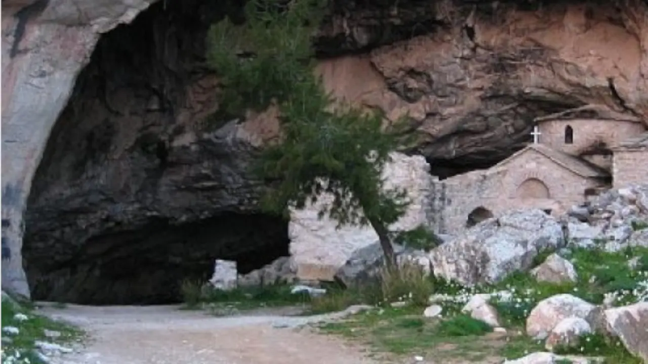 Pećina Davelis 