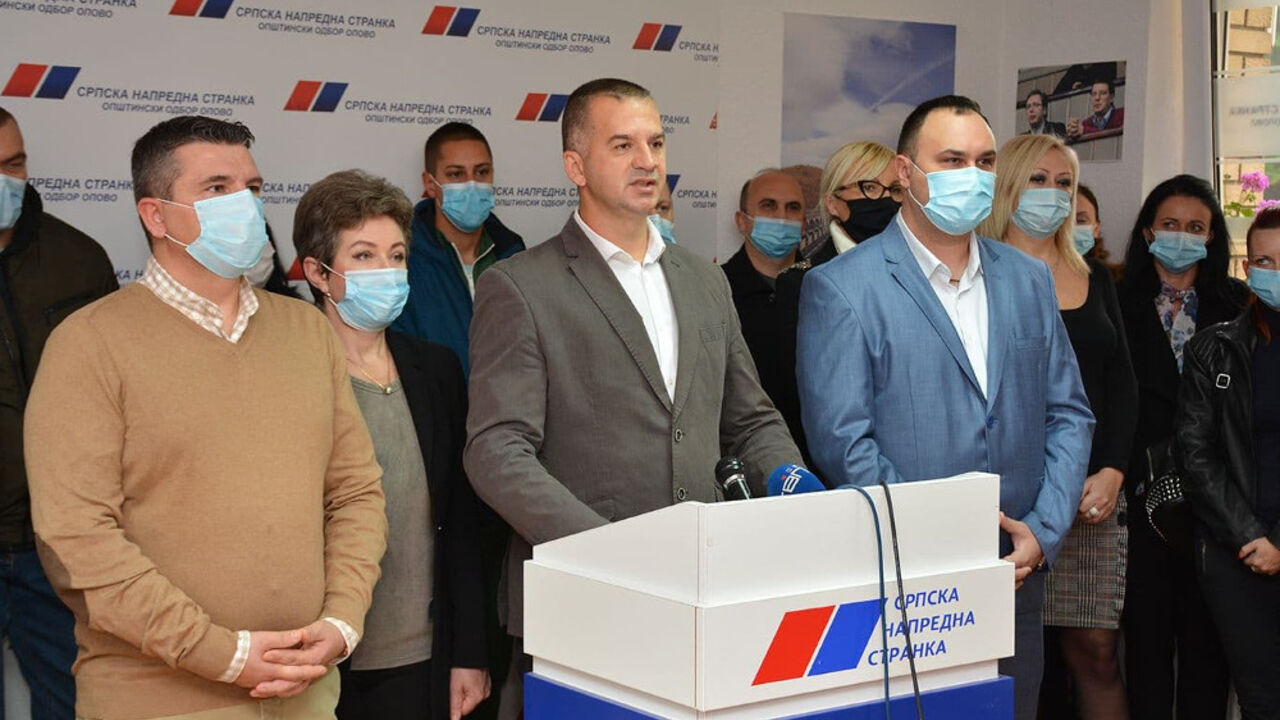 Članovi opštinskog odbora, odbornici, članstvo, aktivisti, potpisali su pristupnice SNS