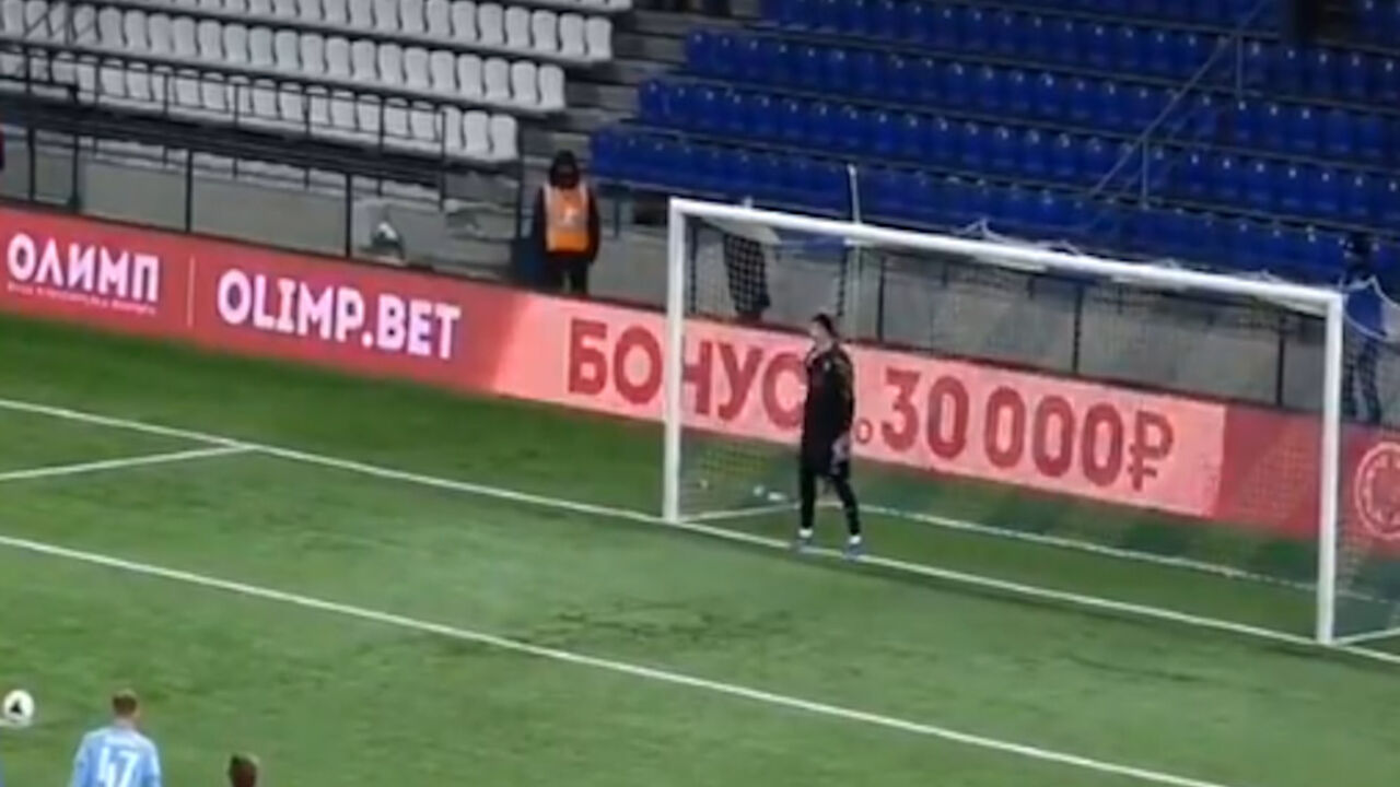 Golman Krila Sovjetov brani penal