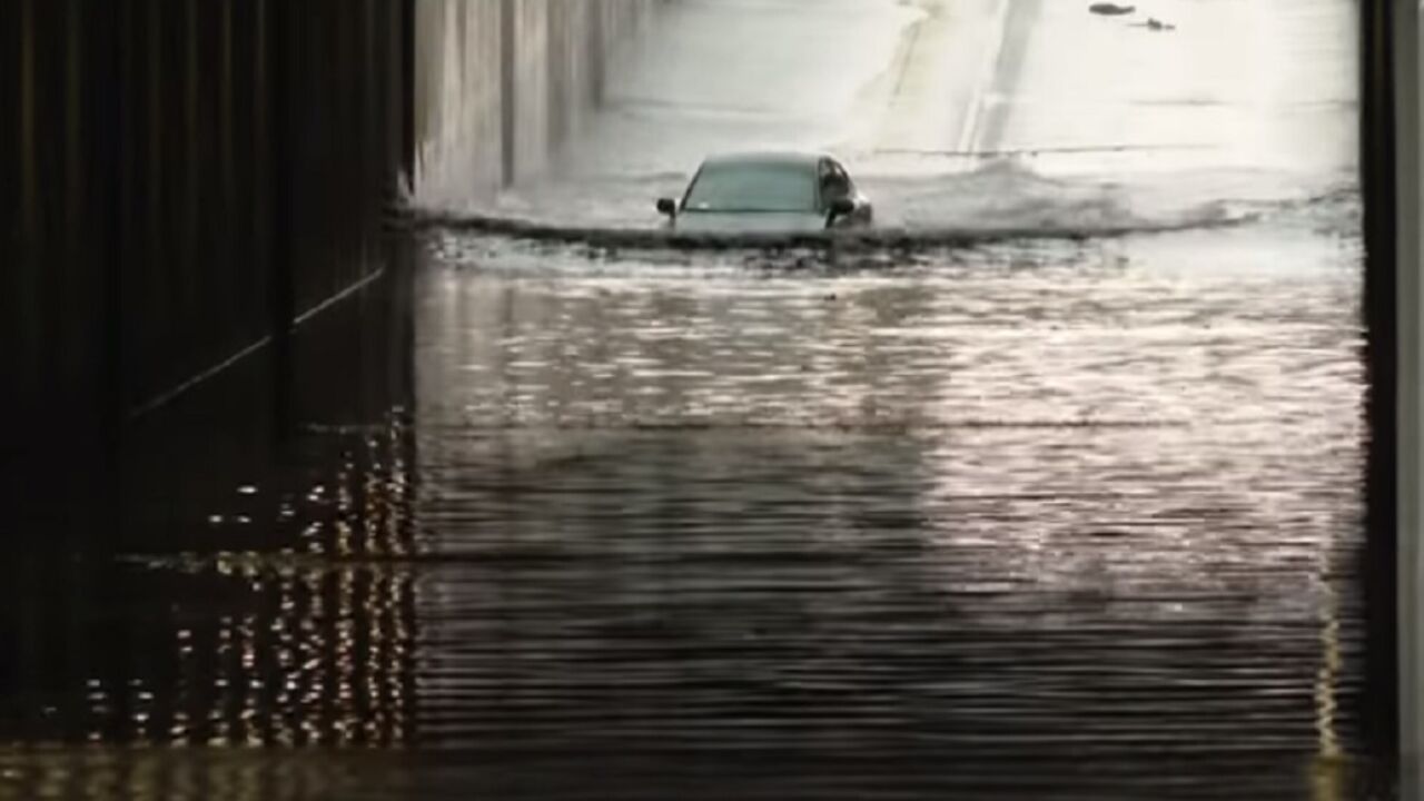 automobil u vodi