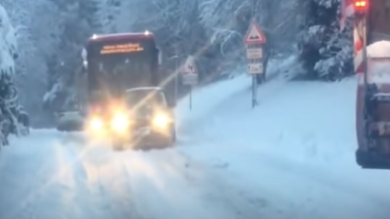 golf vuče autobus