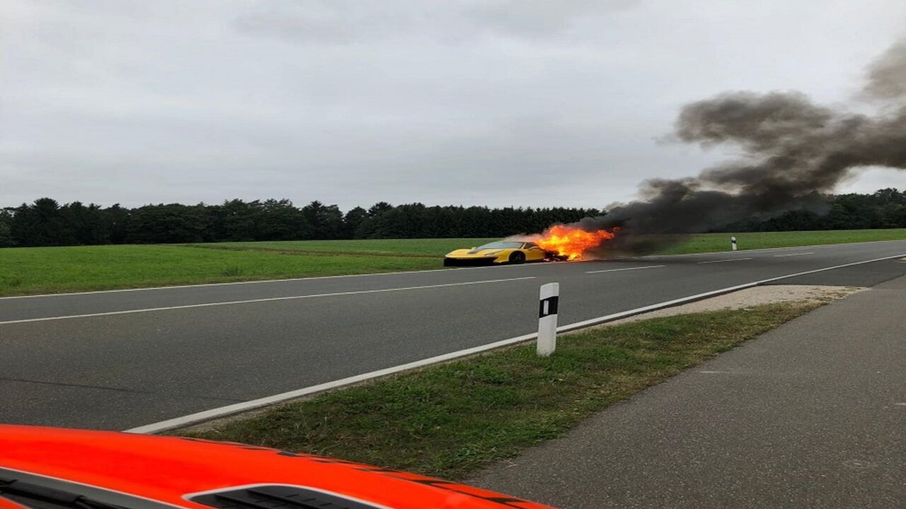 ferari u plamenu