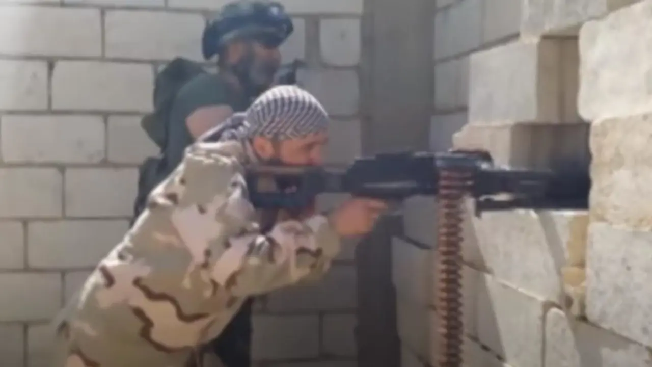 Isam Zahredin tokom odbrane Deir ez Zora