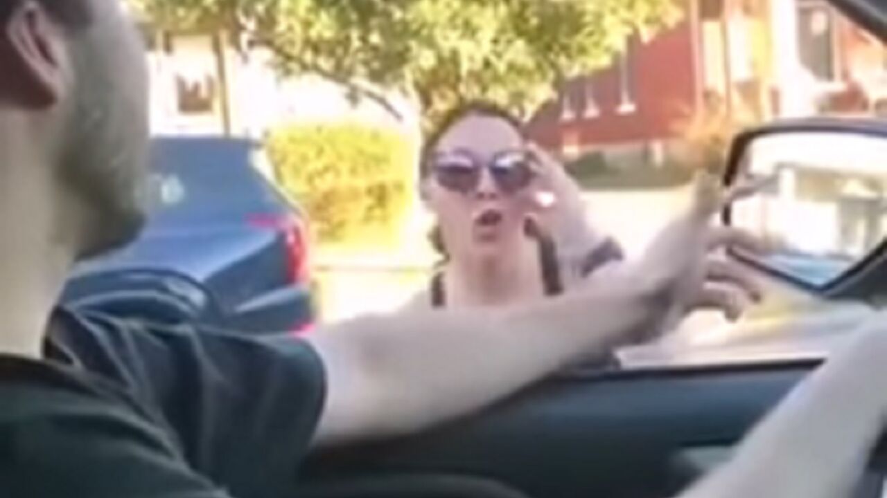 Vozač i uznemirena žena