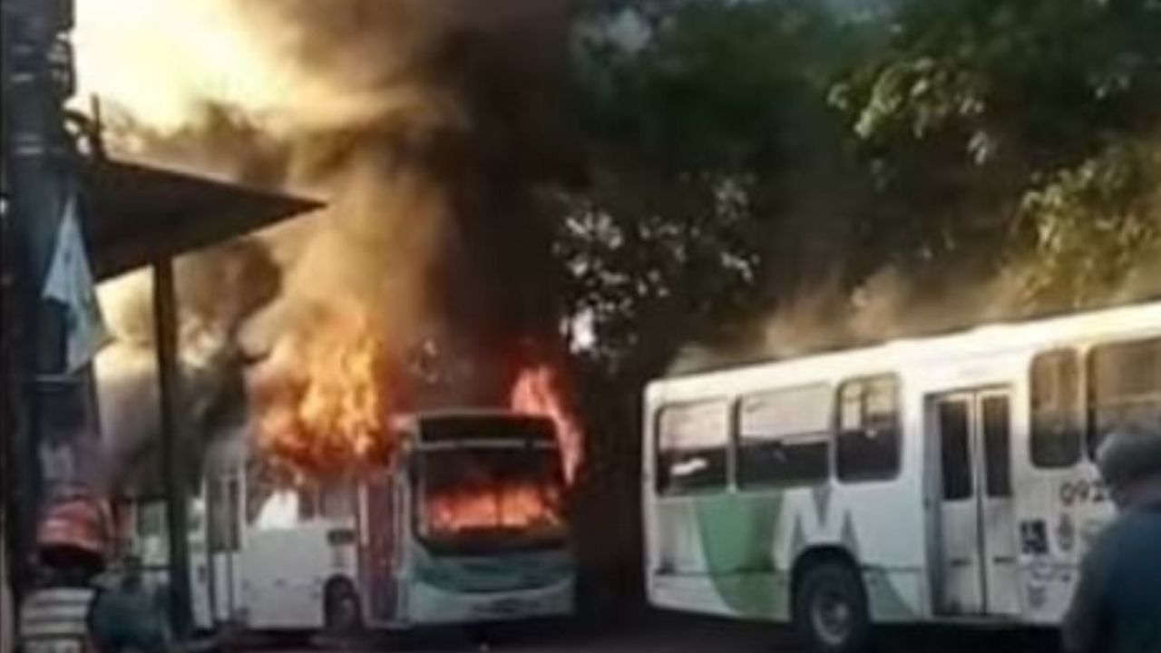 Paljenje autobusa