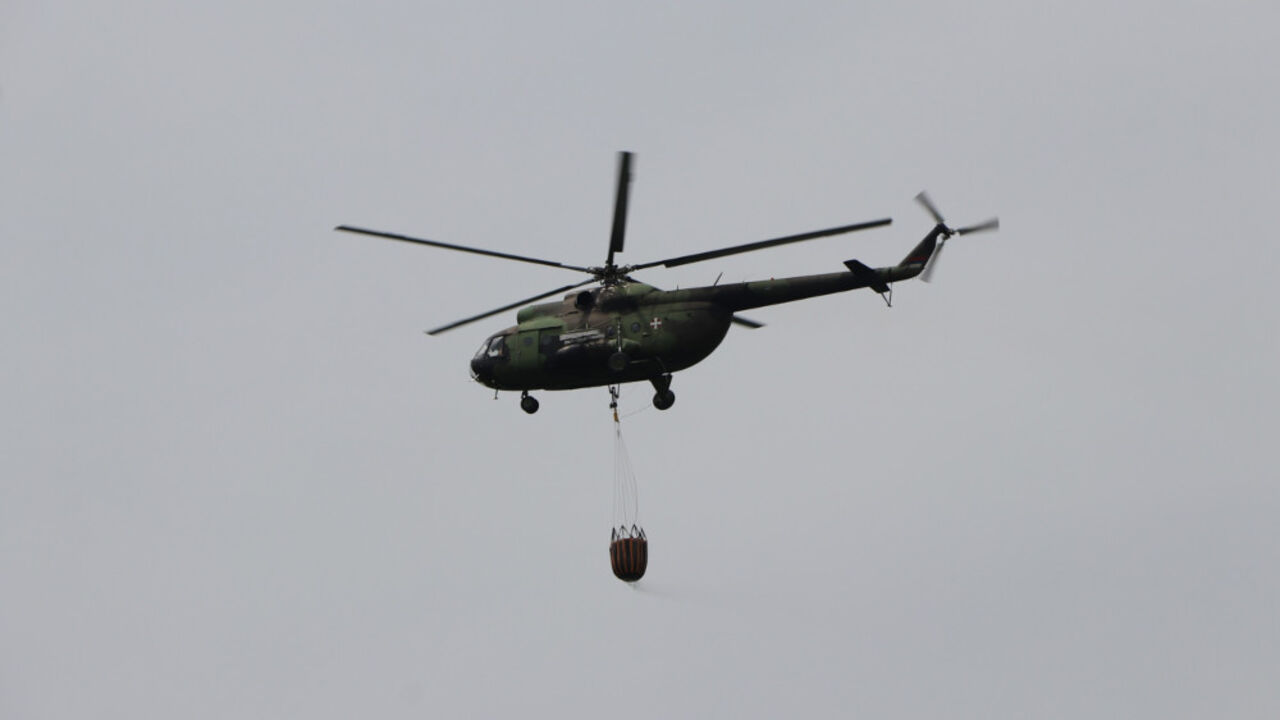 Dva helikoptera stigla u krug vojne fabrike