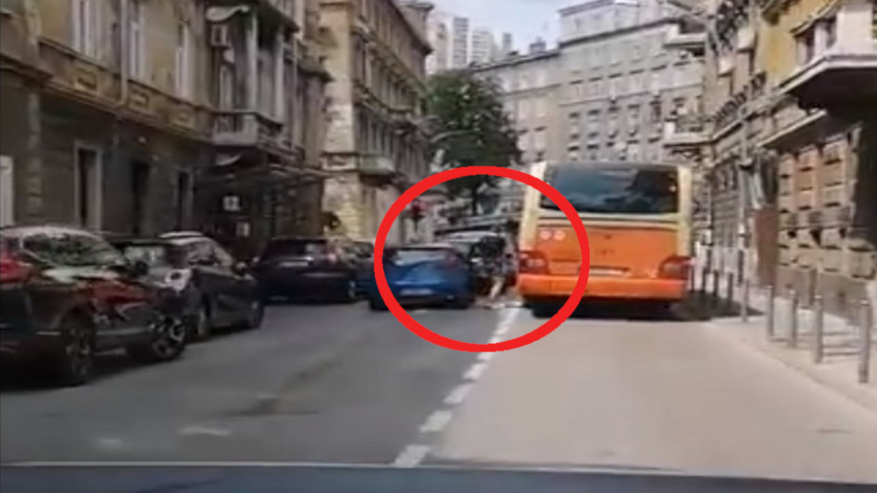 Rijeka - napala ga na semaforu palicom