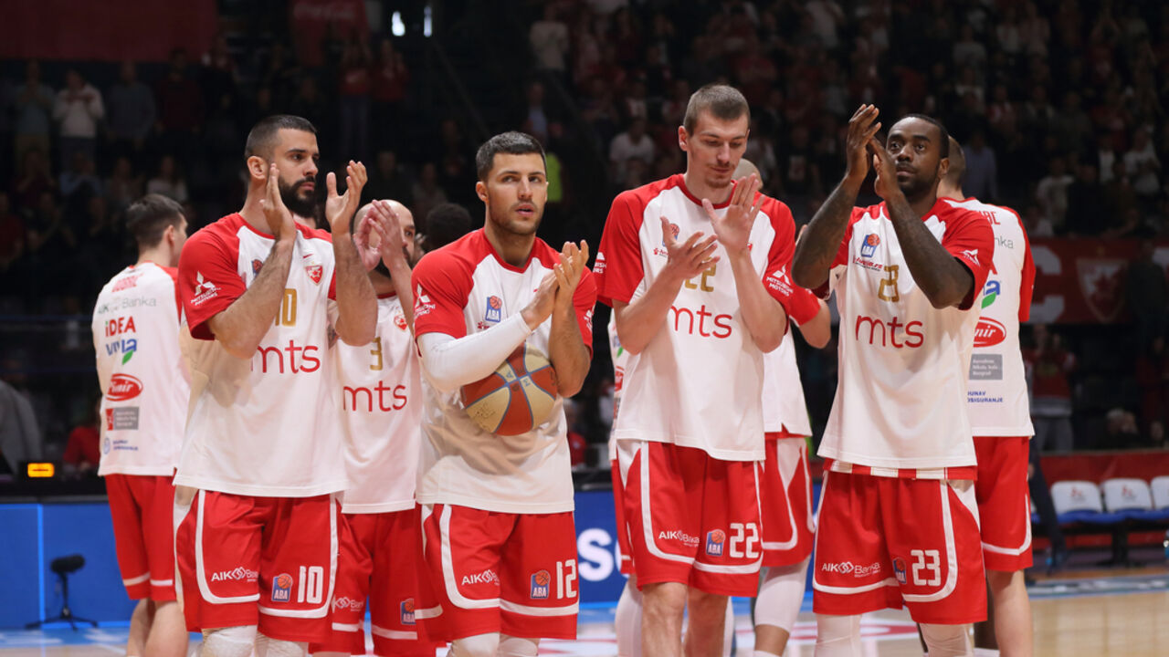 Kej Si Rivers, prvi zdesna, u periodu kad je nosio dres Crvene zvezde