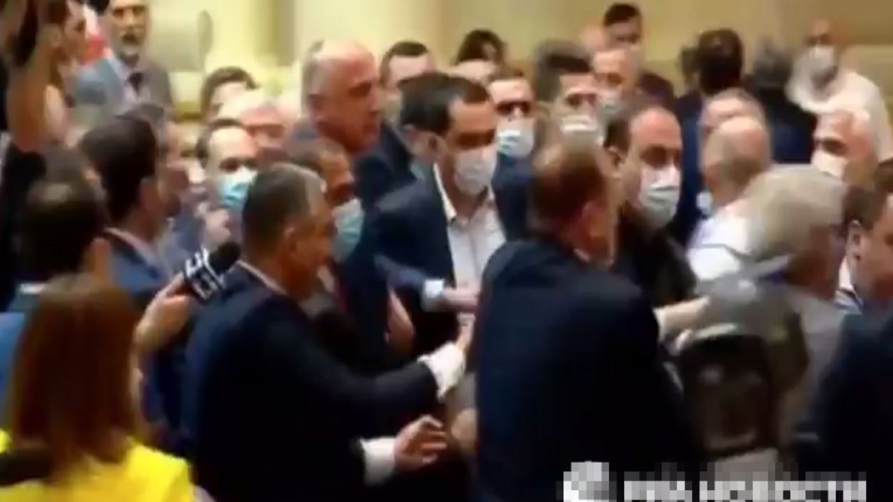 Tuča u gruzijskom parlamentu