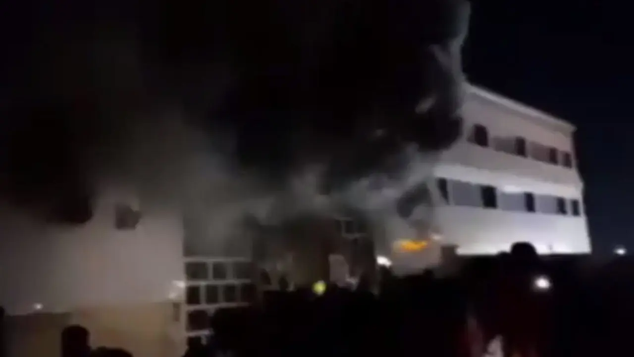 Kovid bolnica u plamenu