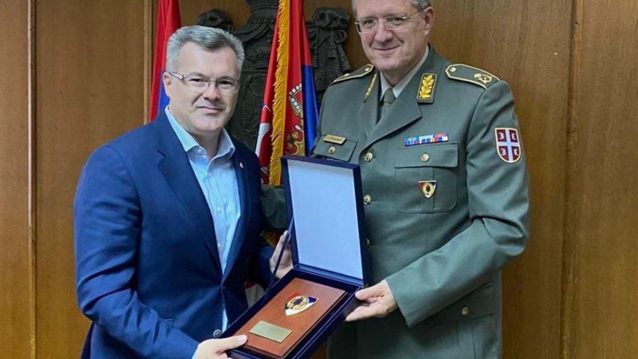 Uručena plaketa Igoru Bečiću