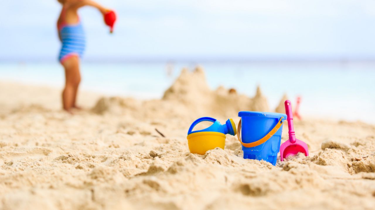 dete na plaži