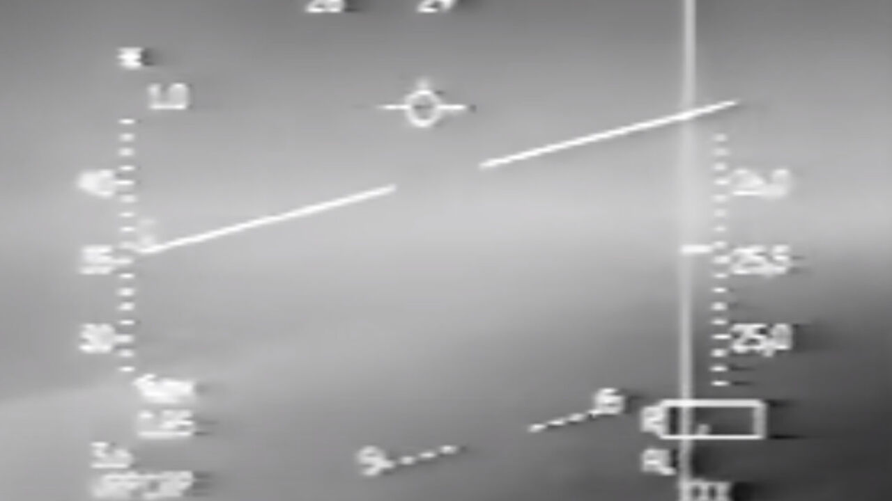 Pilot juri kroz roj iračkih raketa