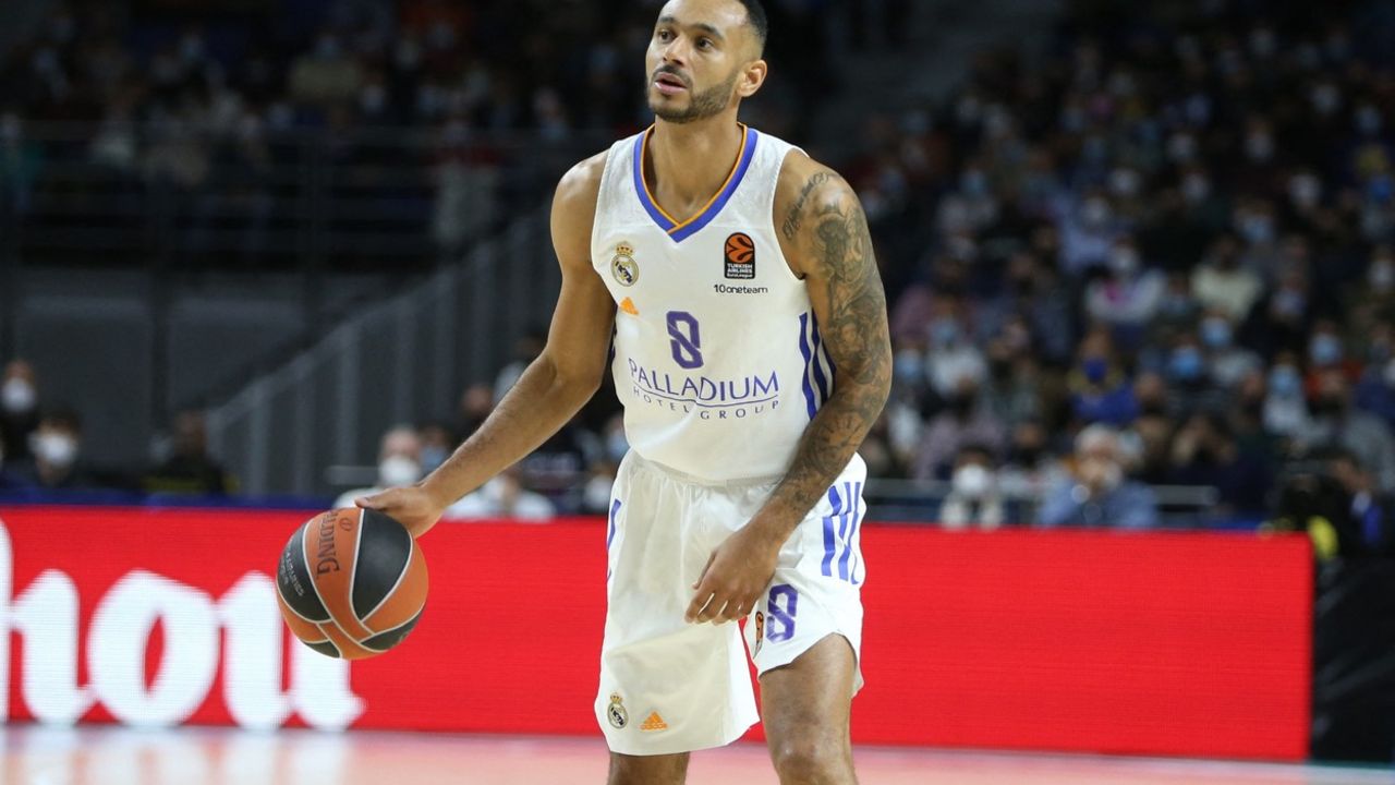 Adam Hanga