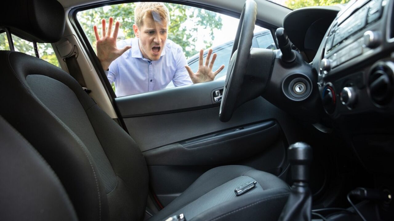 zaboravljen ključ automobila u automobilu