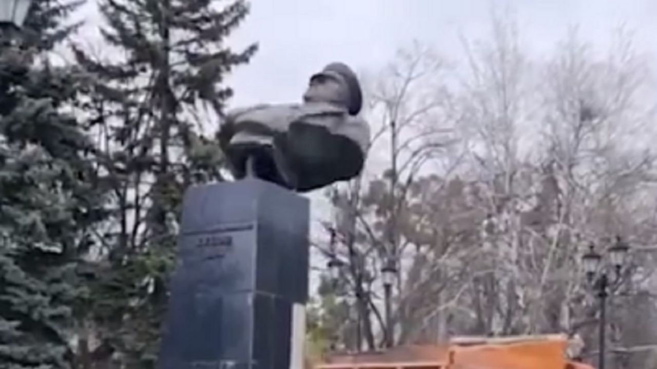 Bista maršala Georgija Žukova srušena u Harkovu