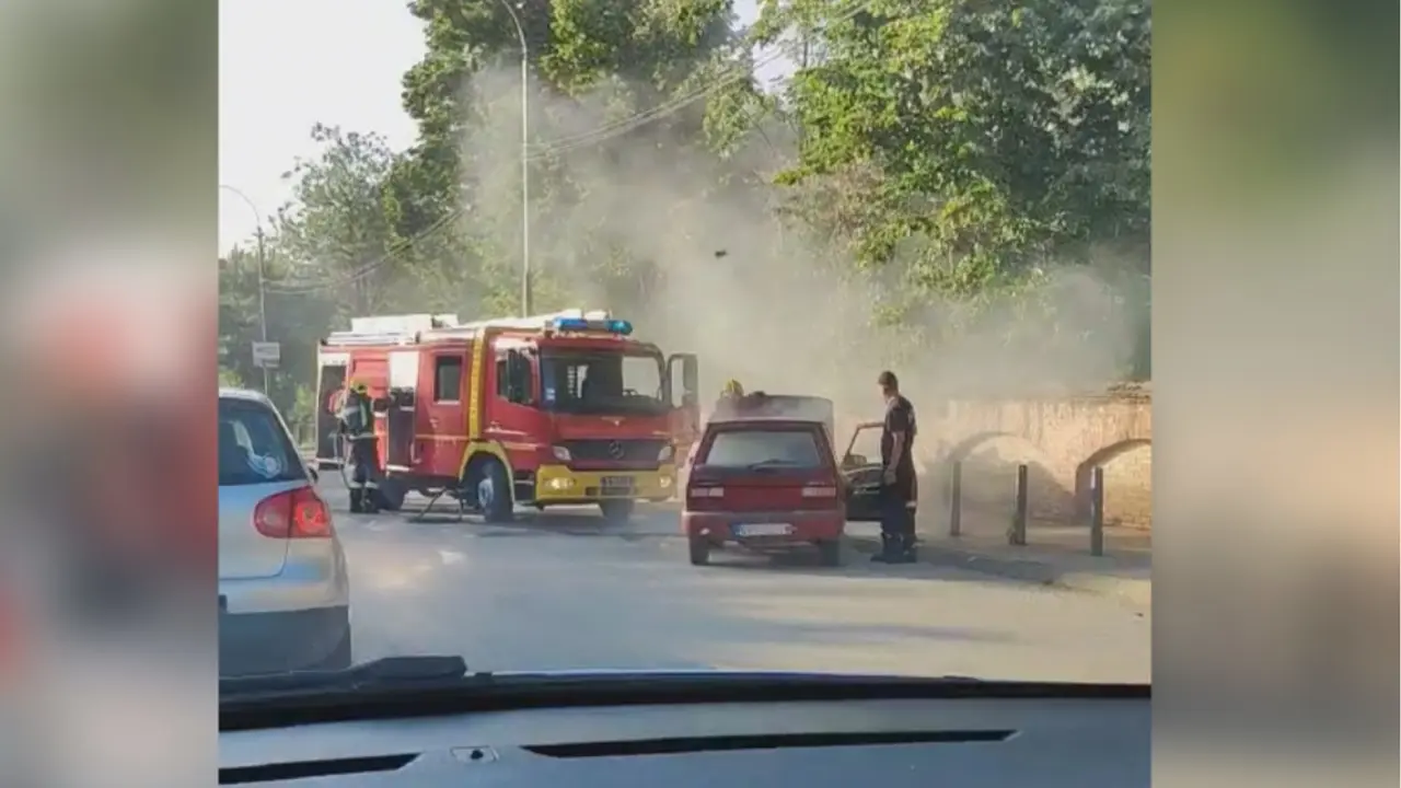 Auto u plamenu