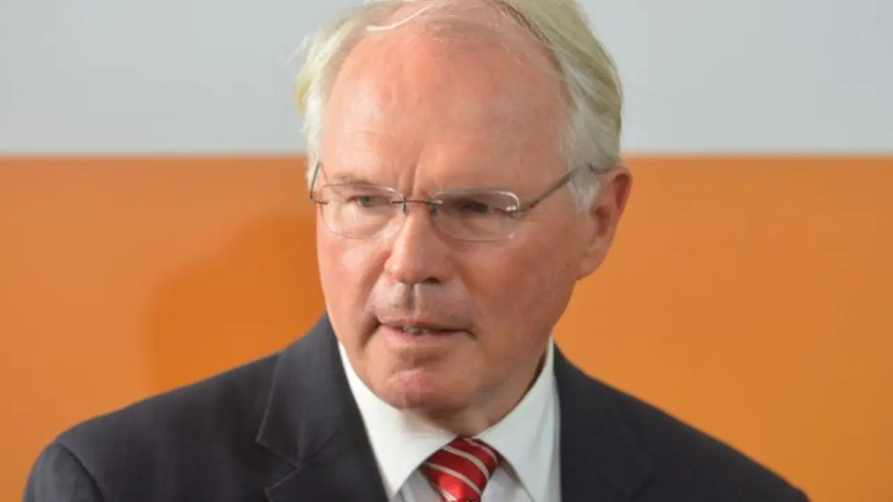 Kristofer Hil