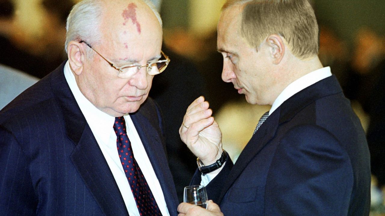 Vladimir Putin i Mihail Gorbačov