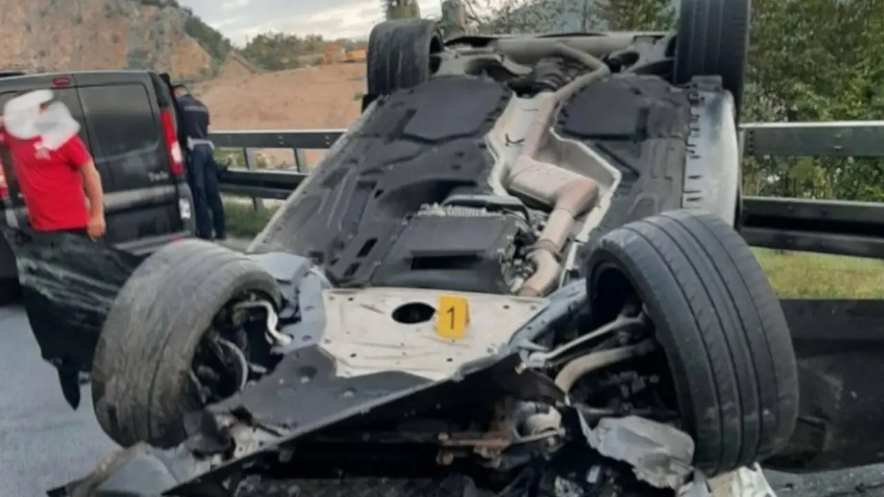 Automobil