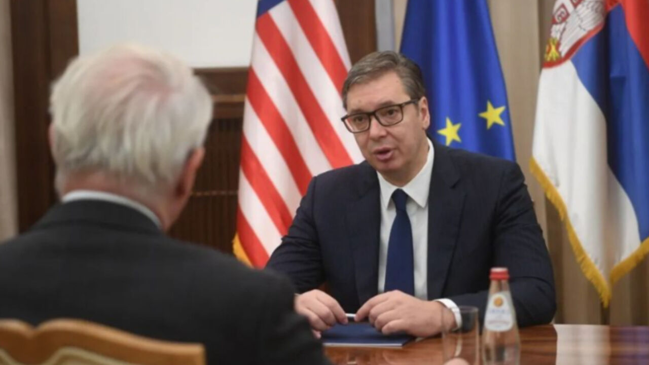 Aleksandar Vučić, Kristofer Hil