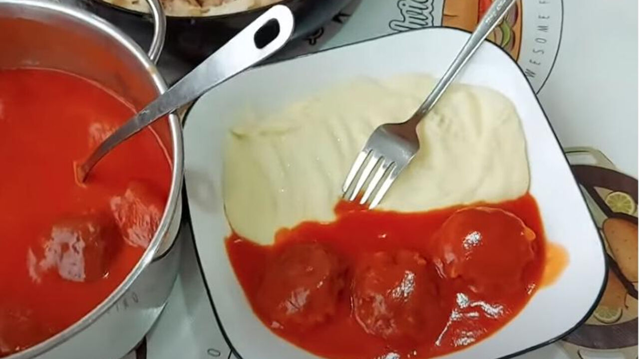 ćufte, paradajz sos