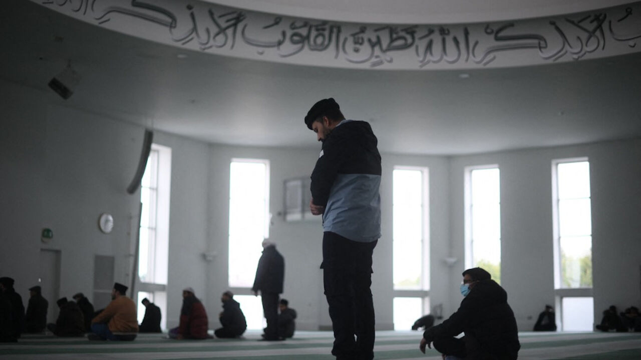 musliman, islam, molitva, džamija