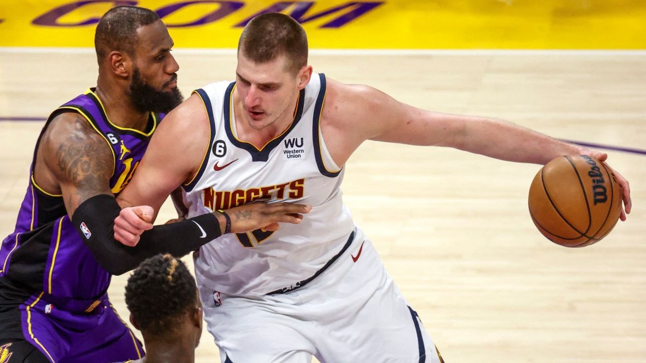 Lebron Džejms i Nikola Jokić