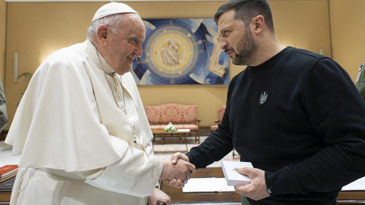 Papa Franja i Vladimir Zelenski