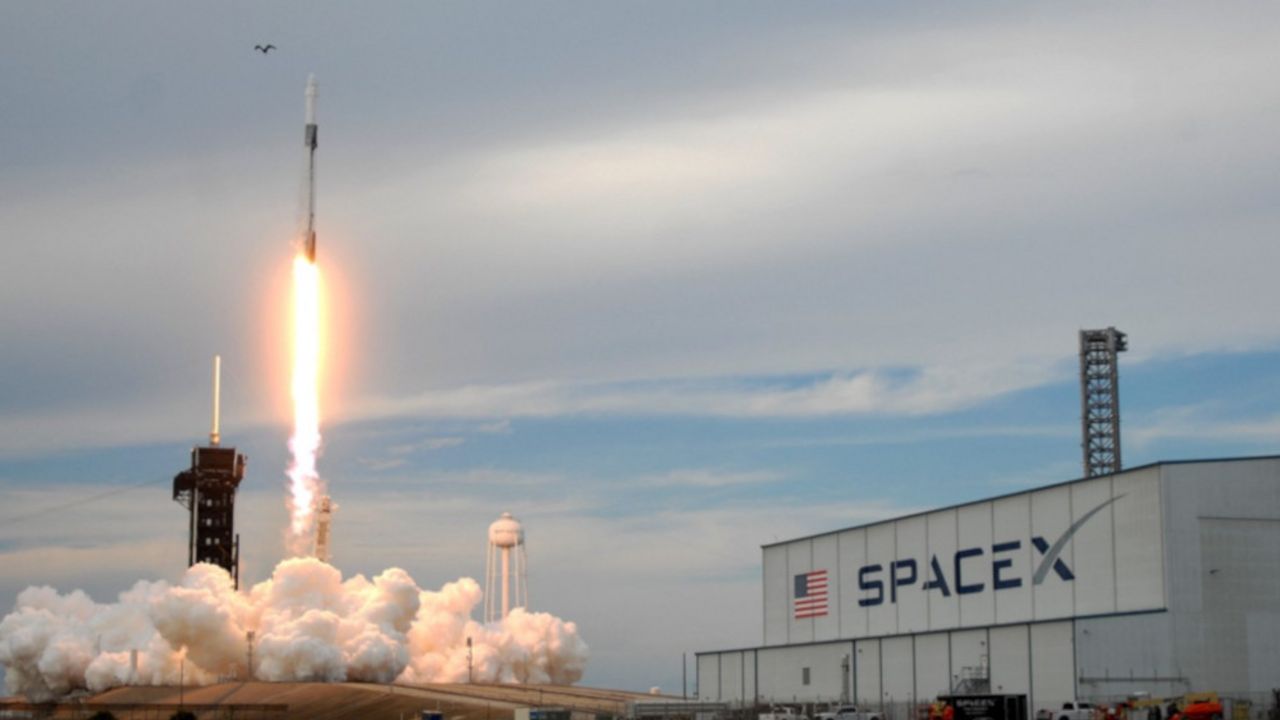 spaceX_raketa